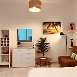 Cozy Fully-Furnished Masterbedroom Near The Beach