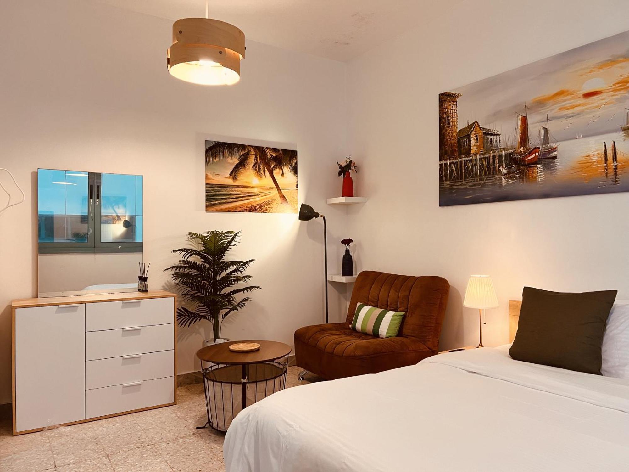 Cozy Fully-furnished Masterbedroom Near The * Abu Dhabi